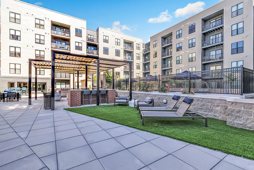 Courtyard-With-Yard-Games-&-Sports-Zone