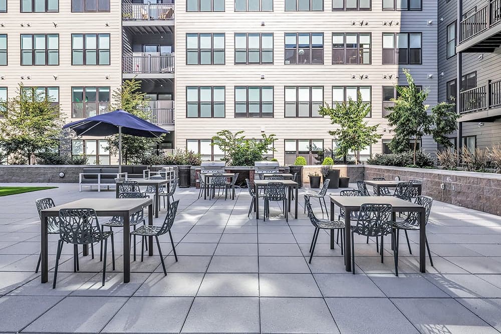 Outdoor-Dining-With-Fire-Pits-&-Grill-Areas