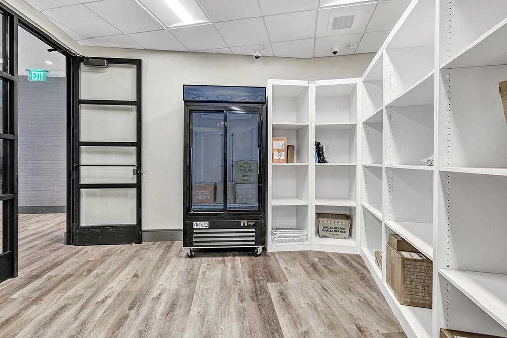 Package-Lockers-+-Refrigerated-Grocery-Storage